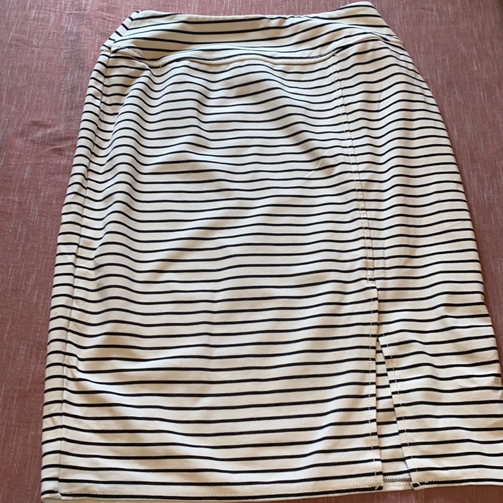 Pencil skirt with front slit